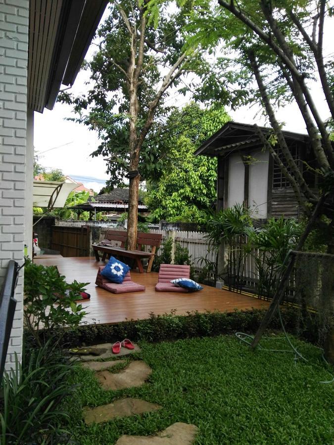 18 In Town Homestay Чиангмай Экстерьер фото