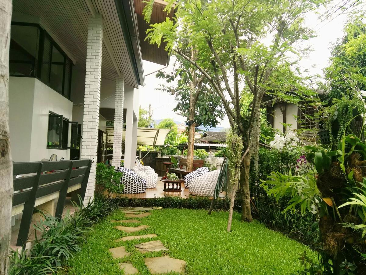 18 In Town Homestay Чиангмай Экстерьер фото